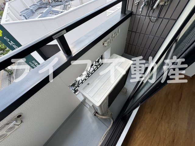 小阪駅前ヴィラデステのバルコニー|暖かな日差しのふりそそぐバルコニー