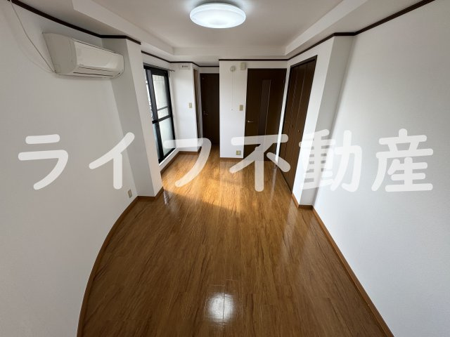 小阪駅前ヴィラデステの居間・リビング|ゆったりとした居間です