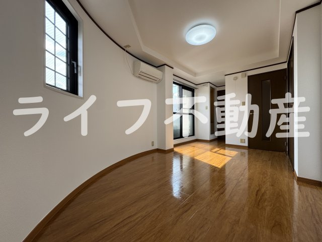 小阪駅前ヴィラデステの洋室|個人の部屋や寝室として使える洋室です