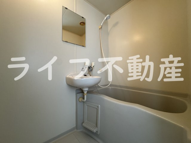 小阪駅前ヴィラデステの浴室|お風呂です