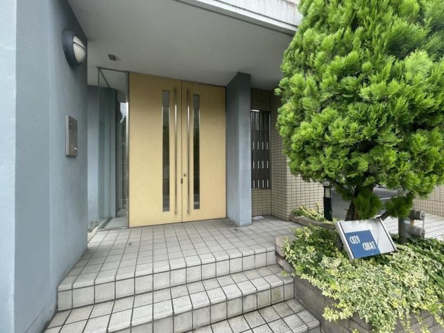 コージーコートのエントランス