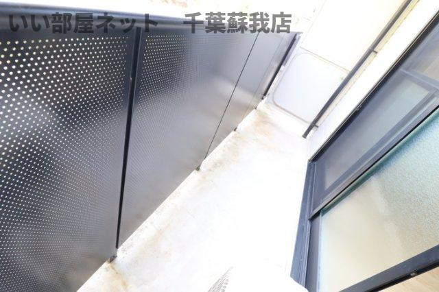 サバーブトリプルⅡのバルコニー|外からの目が気にならないバルコニーで洗濯物が干せます