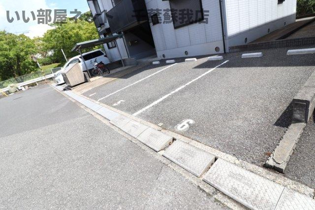 サバーブトリプルⅡの駐車場|駐車場があります