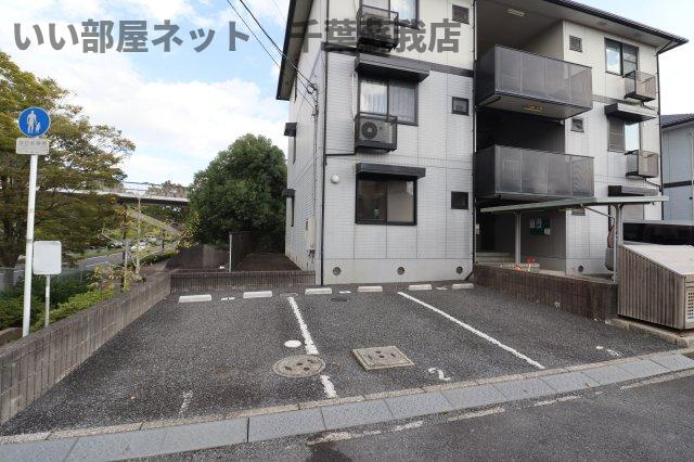 サバーブトリプルⅡの駐車場|駐車場があるので、車を買う予定の方も安心です