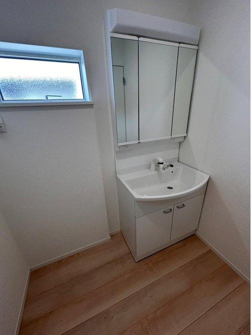 大田原市末広　第5　2号棟の洗面所|白を基調とした清潔感のある洗面台♪