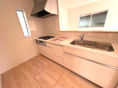 大田原市末広　第5　2号棟の居間・リビング|アイボリー系の素敵なキッチン