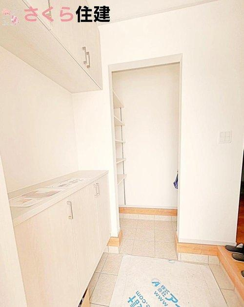 いろどりアイタウン宇都宮市細谷23-P1　3号棟の玄関|十分な収納力のあるシューズクローゼット♪