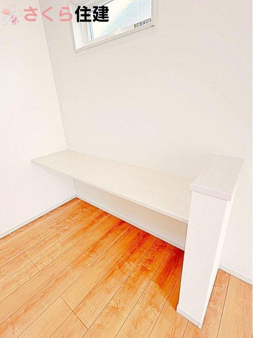 いろどりアイタウン宇都宮市細谷23-P1　3号棟の収納|シューズクロークがあるので、ベビーーやゴルフバッグなどを立てて収納できます♪