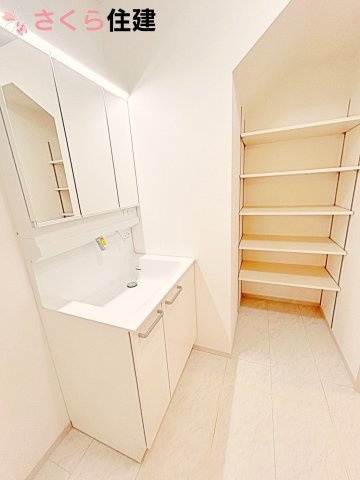 いろどりアイタウン宇都宮市細谷23-P1　3号棟の居間・リビング|インターホンや給湯器のモニターが集まっているので操作しやすいです♪