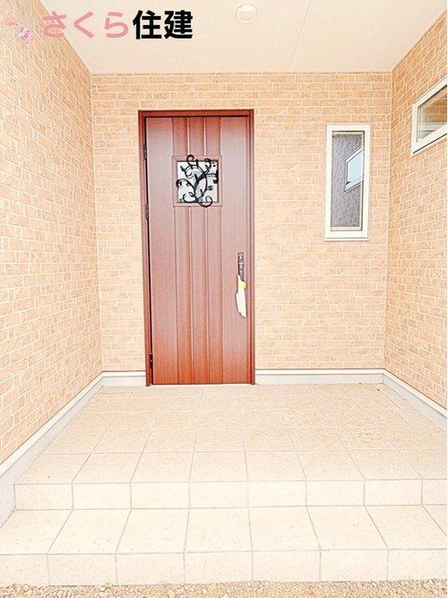 いろどりアイタウン宇都宮市細谷23-P1　3号棟の玄関|素敵な玄関はスマートキー搭載なので、お子様の抱っこや荷物を抱えまままでも、簡単に開けられます！