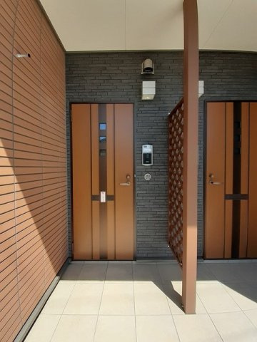 トレバージＢのその他|清潔な玄関前です★