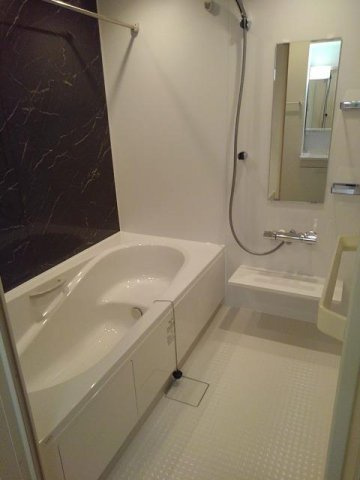 トレバージＢの浴室|追い焚き・浴室乾燥機付きのお風呂です♪