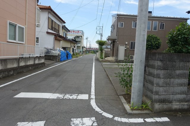 高崎市中大類町　【高気密・高断熱の家】中古住宅の前面道路含む現地写真|北側道路を東から西方向