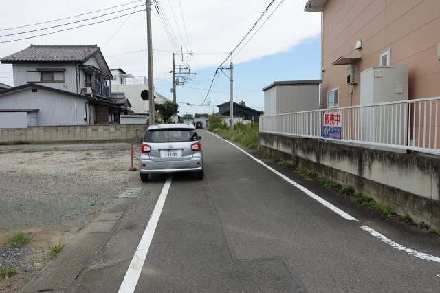 高崎市中大類町　【高気密・高断熱の家】中古住宅の前面道路含む現地写真|北側道路をから西方向