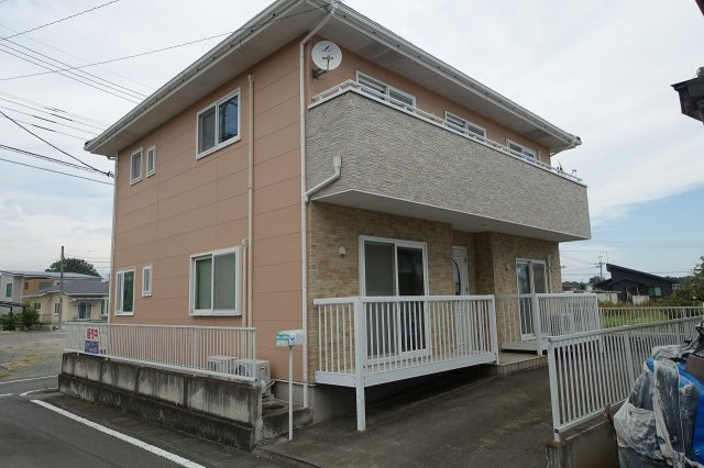 高崎市中大類町　【高気密・高断熱の家】中古住宅の外観|南西から