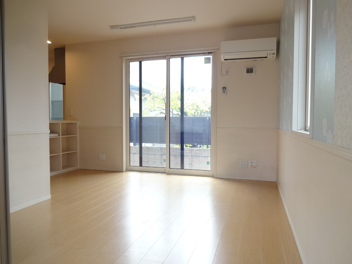 熊本市南区島町３丁目のアパートの居間・リビング