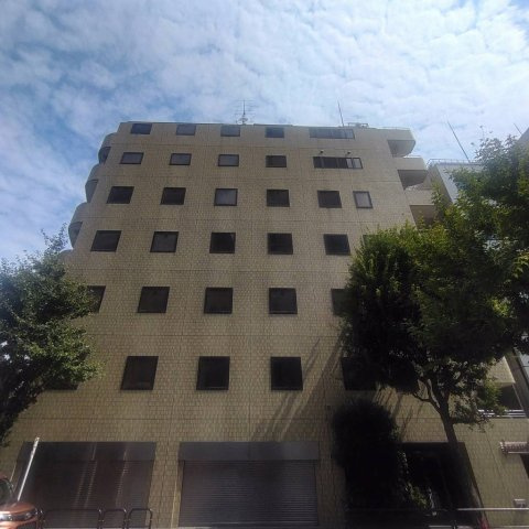 駿河台スカイビルの外観