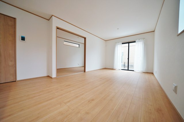 【横浜市旭区中沢3丁目24-14全1棟新築戸建て】★仲介手数料無料★（中沢小学校・旭中学校）の居間・リビング