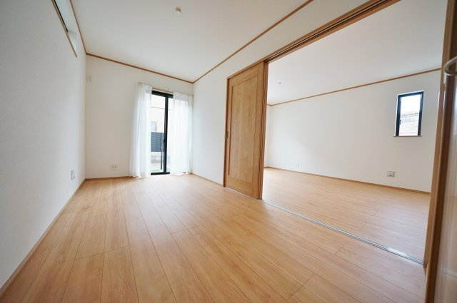 【横浜市旭区中沢3丁目24-14全1棟新築戸建て】★仲介手数料無料★（中沢小学校・旭中学校）の洋室
