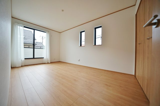 【横浜市旭区中沢3丁目24-14全1棟新築戸建て】★仲介手数料無料★（中沢小学校・旭中学校）の洋室