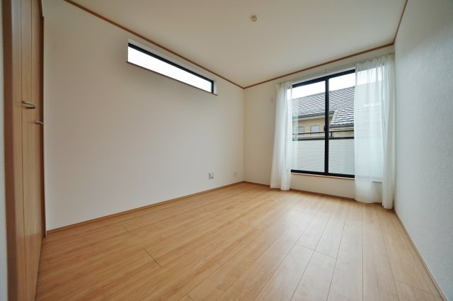 【横浜市旭区中沢3丁目24-14全1棟新築戸建て】★仲介手数料無料★（中沢小学校・旭中学校）の洋室