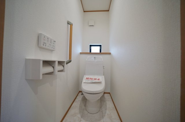 【横浜市旭区中沢3丁目24-14全1棟新築戸建て】★仲介手数料無料★（中沢小学校・旭中学校）のトイレ