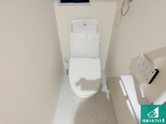 神戸市垂水区仲田　第2期　新築一戸建てのトイレ|1・2階の2ヶ所にあるので、朝の忙しい時間の順番待ちもなく、深夜の利用にも大変便利です。