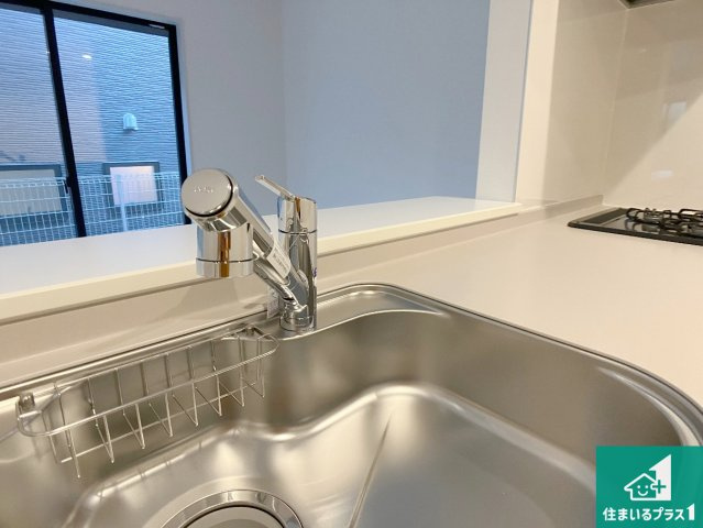 神戸市垂水区仲田　第2期　新築一戸建ての設備|浄水器を内蔵！炊飯時、お茶を作る時に安心してお水を使えます！お湯と冷水、浄水と原水、シャワーの切替えもワンタッチです！