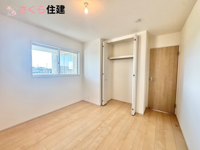 第1下野大光寺　2号棟の洋室|各部屋に収納あります！荷物が多い子育て世代や、趣味道具の多い方にもうれしいですね♪