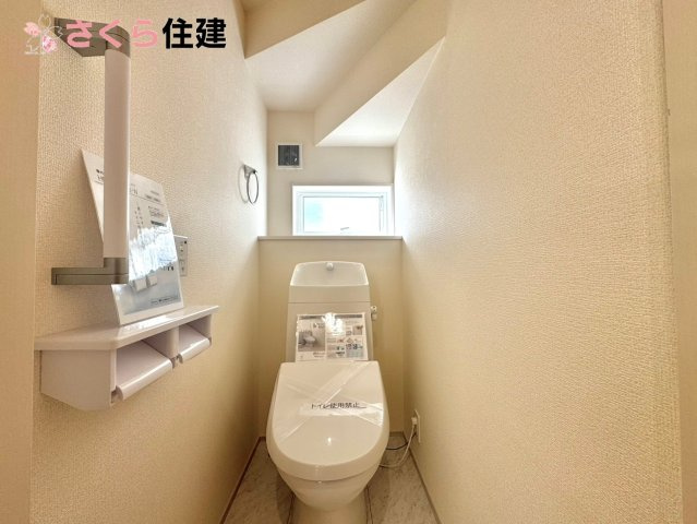 第1下野大光寺　2号棟のトイレ|トイレは各階完備。夜、トイレに起きても、2階の寝室から1階のトイレに降りる必要はありません。