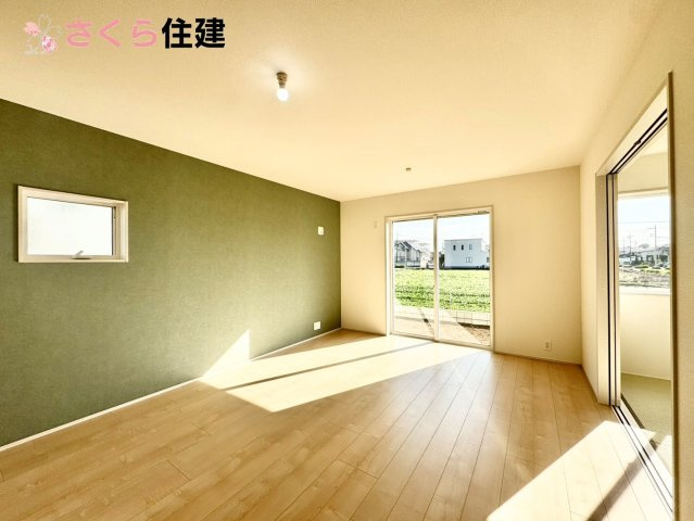 第1下野大光寺　2号棟の居間・リビング|広々15帖LDLは南向きで日当たり良好。ゆったりとした時間の流れる開放的なくつろぎの空間	