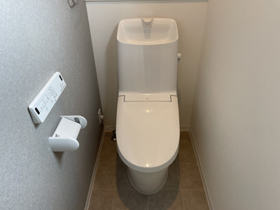 【内観：施工例】 | 天童市柏木町建売住宅【平屋】 | 節水タイプのトイレは水道代の節約に繋がります。