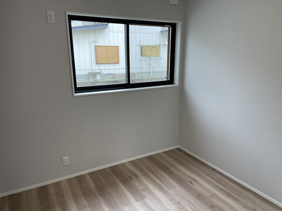 天童市柏木町建売住宅【平屋】の洋室|客間としてもお子様のプレイルームとしてもご活用頂けます。