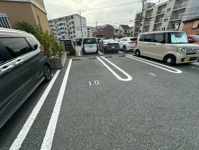 カーサヴィオーラの駐車場