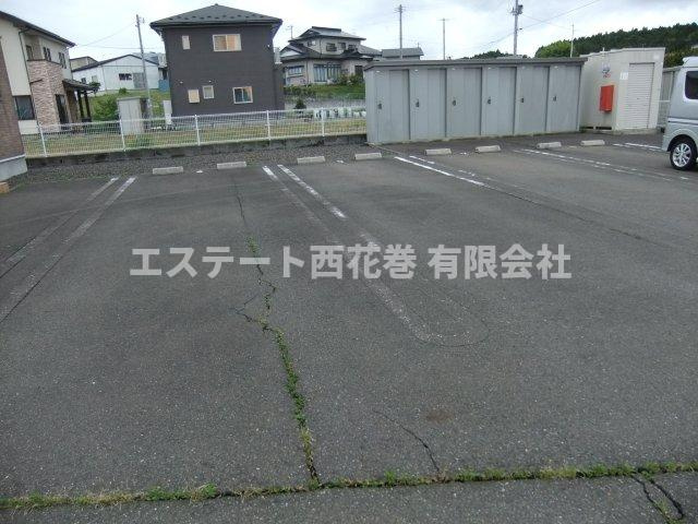 プルミエール２の駐車場