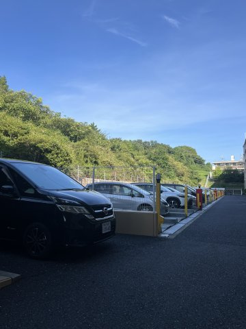 サンメゾンジェームス山サウスヒルズの駐車場