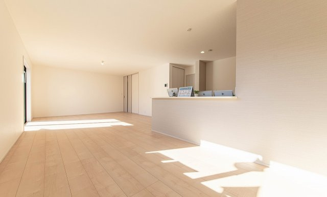 【居間・リビング】 | 大和市西鶴間7丁目 新築戸建 全8棟