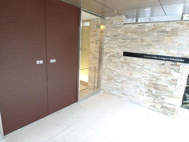メゾンカルム市谷仲之町のエントランス|メゾンカルム市谷仲之町