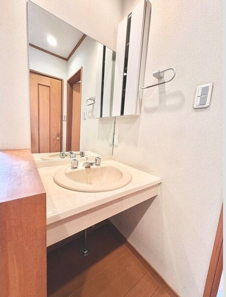 日和町５丁目戸建の洗面所