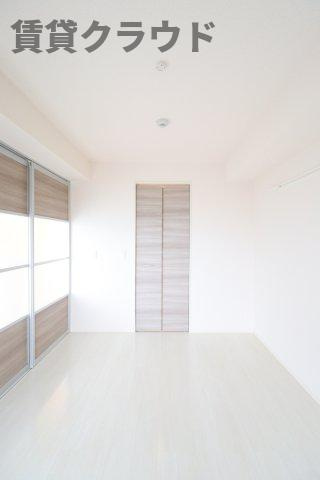 ミラベルヒルズの洋室|明るい洋室です