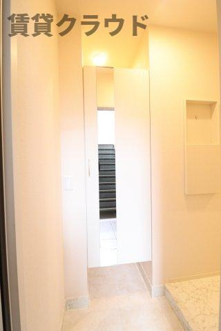 ミラベルヒルズの玄関|明るい玄関です