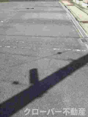 アムール・ＧＡＫＵ　Ｂの駐車場