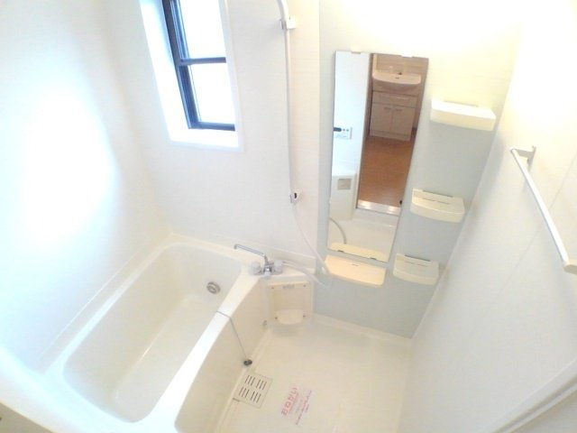 パーミイ・ヒル参番館の浴室|落ち着いた空間のお風呂です