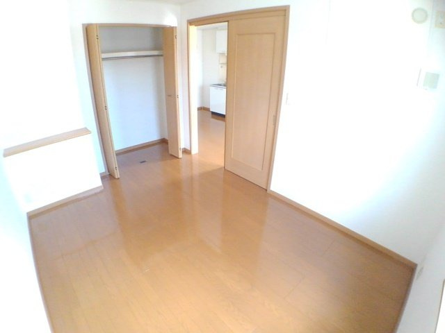 パーミイ・ヒル参番館の内装|明るい色調の室内です