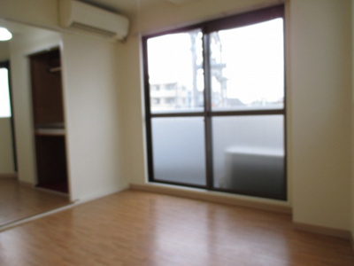 【居間・リビング】 | 浜本ビル | 明るくキレイなお部屋です