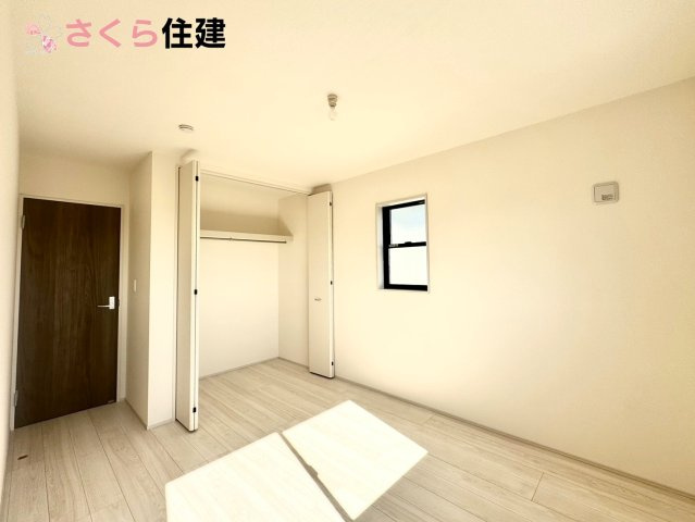 第1下野大光寺　1号棟の洋室|各部屋に収納あります！荷物が多い子育て世代や、趣味道具の多い方にもうれしいですね♪
