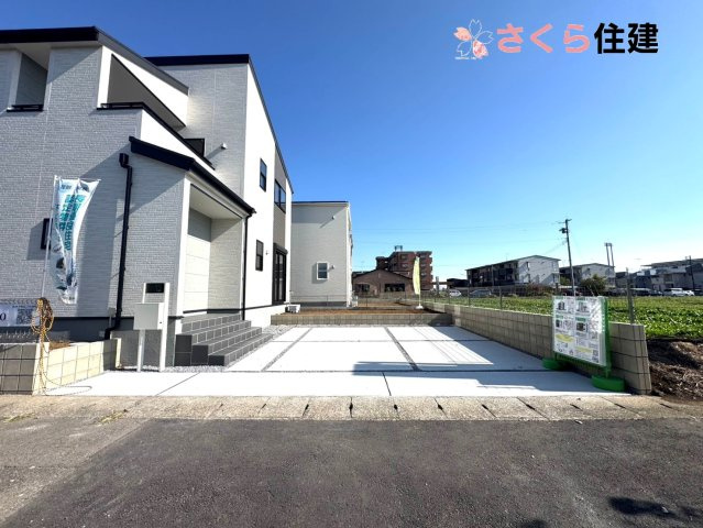 第1下野大光寺　1号棟の駐車場|カースペース南側２台：北側１台駐車が可能です。