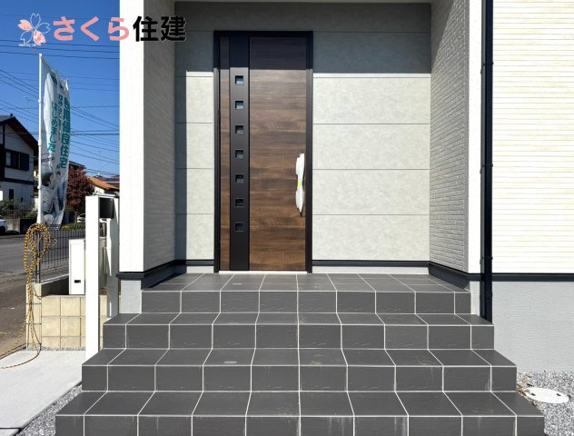 第1下野大光寺　1号棟の玄関|玄関扉はスマートキー対応で、両手に荷物があっても楽に簡単開け閉め！もちろんモニター付きインターホン！