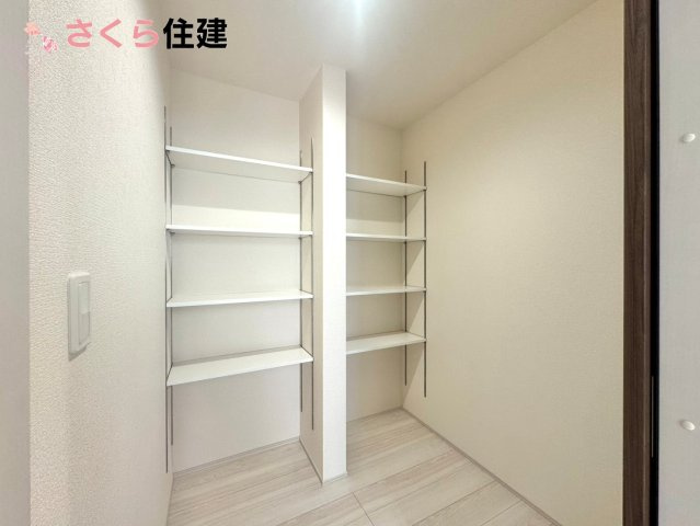 第1下野大光寺　1号棟の玄関|玄関がいつも片づく大型シューズボックス。お子様の靴のサイズが大きくなっていっても安心の広々スペース！