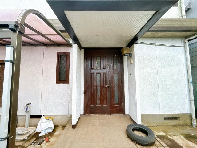 八街い　中古戸建の玄関